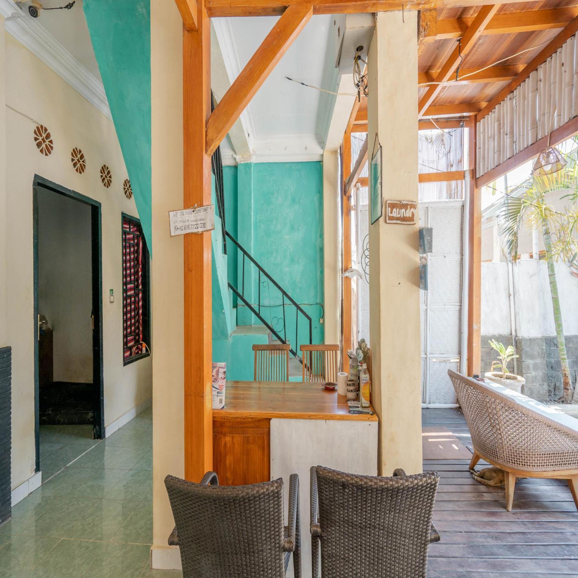 Gili White Bamboo Resort กีลีตราวางัน ภายนอก รูปภาพ
