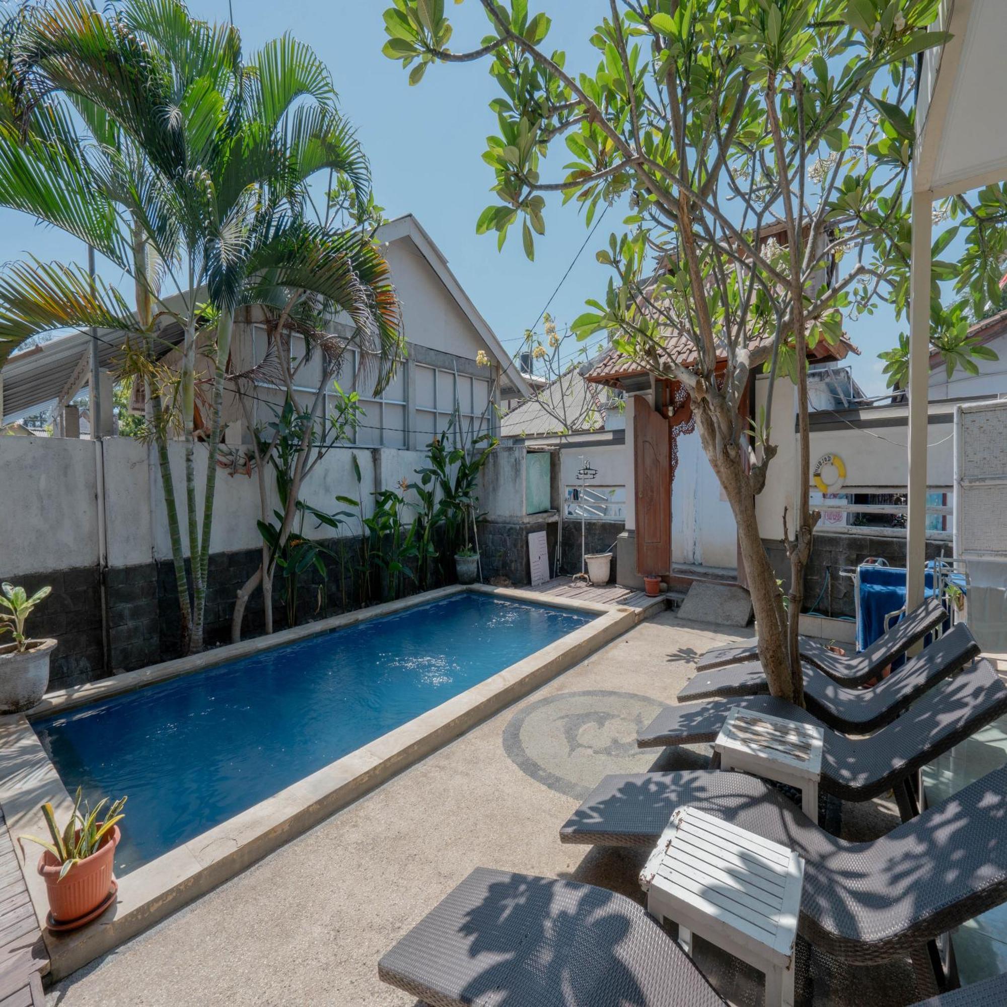 Gili White Bamboo Resort กีลีตราวางัน ภายนอก รูปภาพ