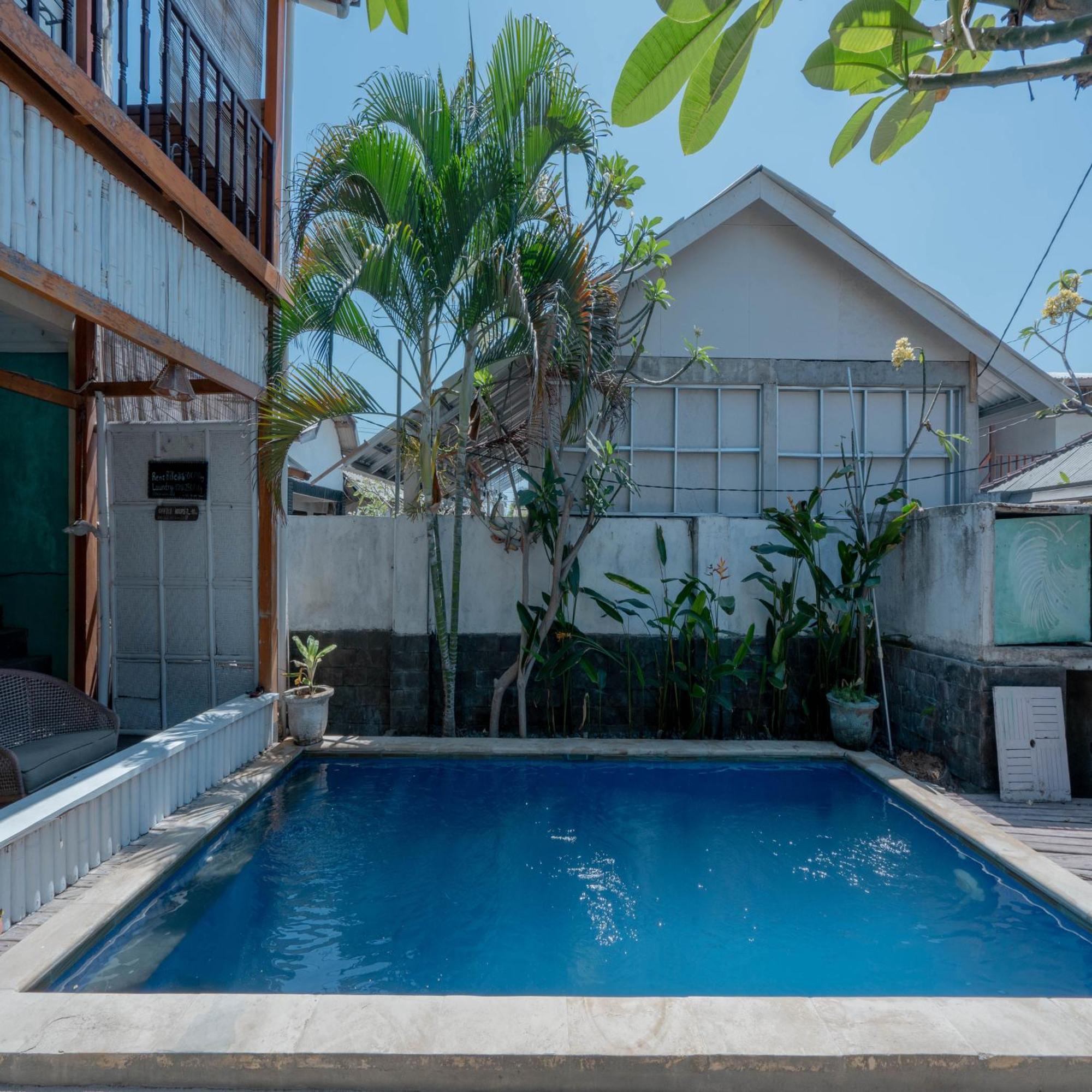 Gili White Bamboo Resort กีลีตราวางัน ภายนอก รูปภาพ
