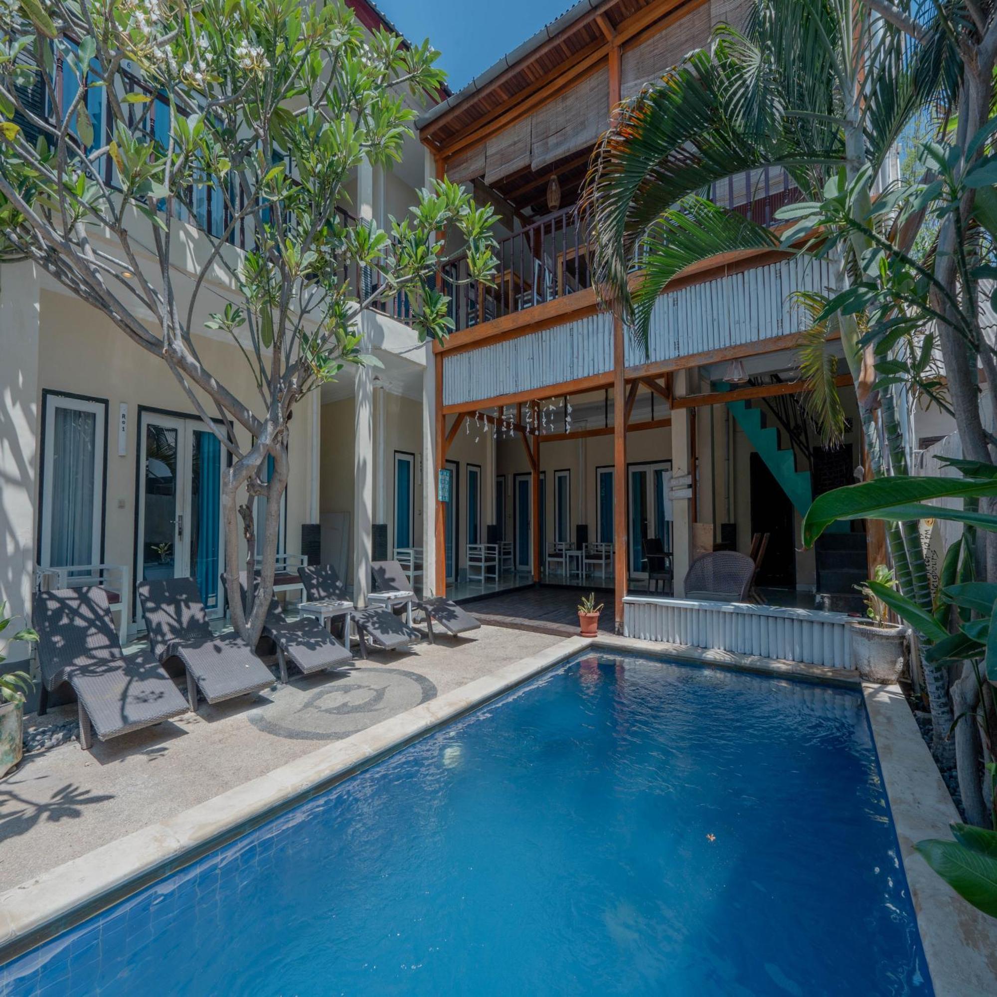 Gili White Bamboo Resort กีลีตราวางัน ภายนอก รูปภาพ